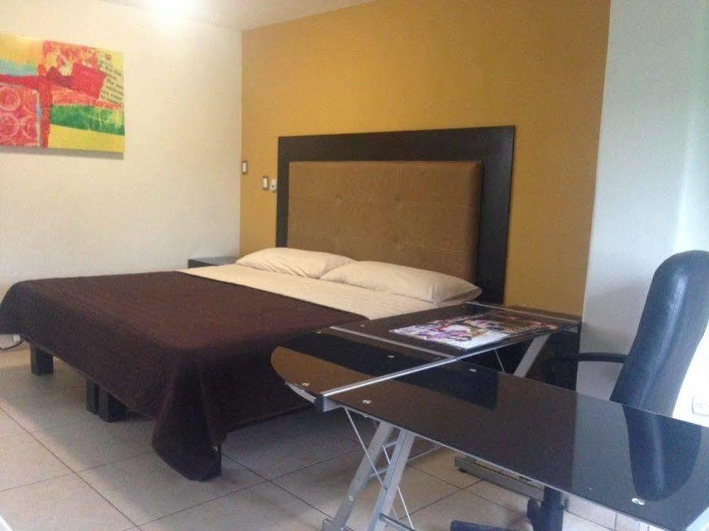 Hotel Flores Guamuchil Kültér fotó