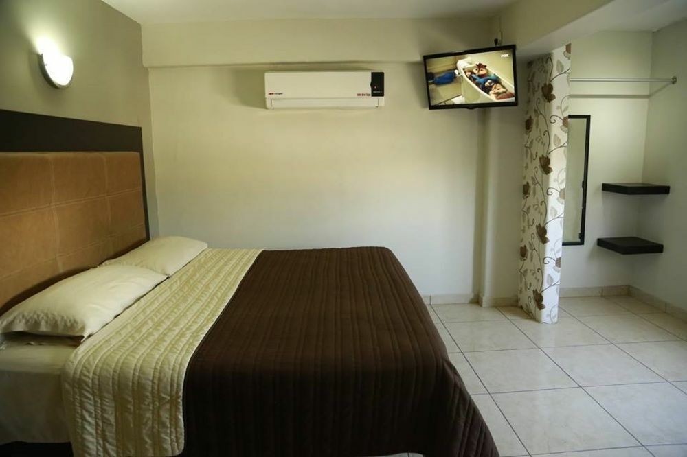 Hotel Flores Guamuchil Kültér fotó